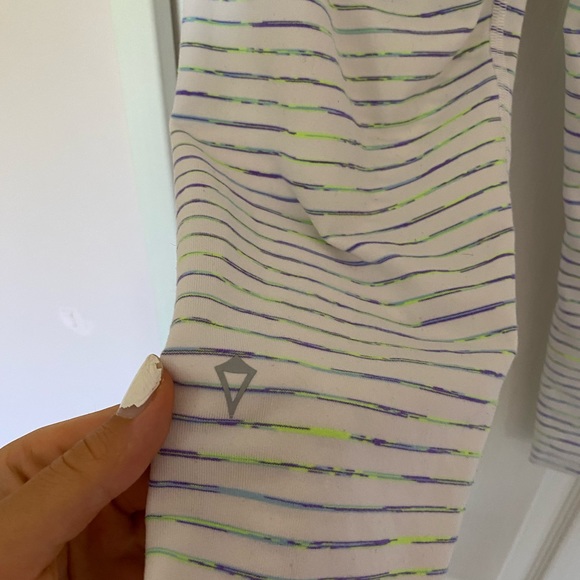 Ivivva (lululemon) Size 14 White Capri Leggings/Tights - Picture 3 of 5